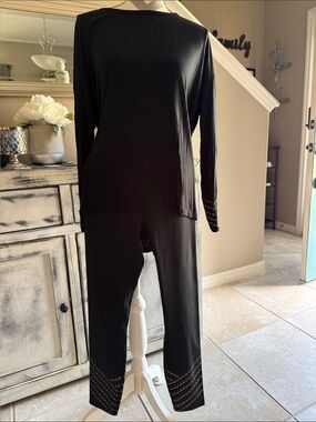 GAIAM Black Two-Piece Top and Leggings set